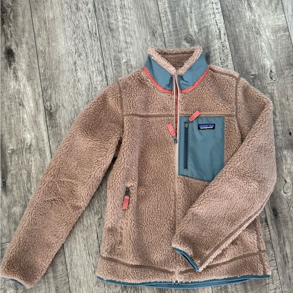 Patagonia Tan Fleece Jacket with Gray Lining